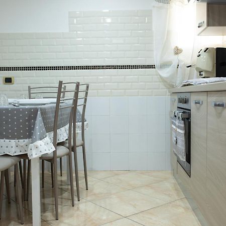 Dimora De Curtis Apartment Napoli Bagian luar foto