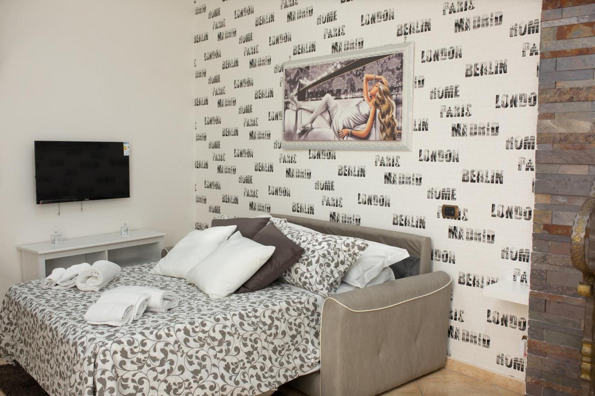 Dimora De Curtis Apartment Napoli Bagian luar foto